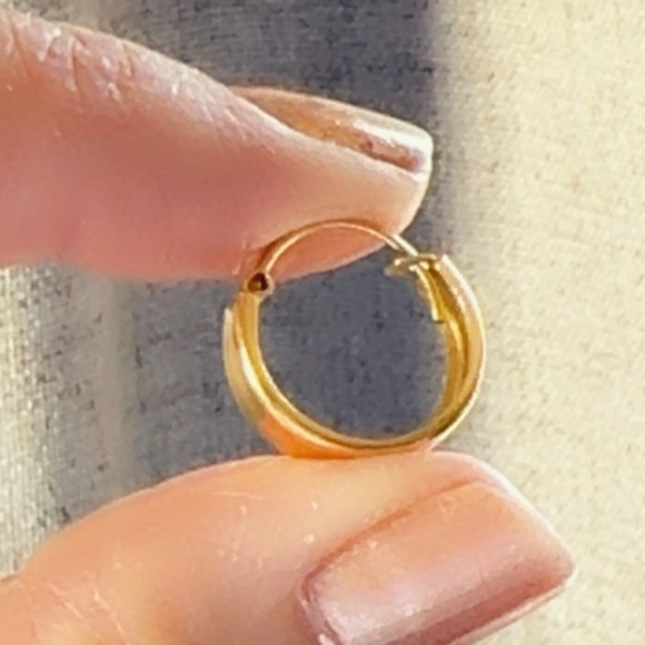 14k Gold Vermeil Semi-Wide Small Hoop Earrings 14mm - Picture 16 of 16